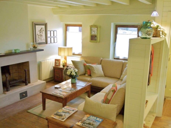 totalmente restaurada y decorada con gusto. A 1 km de Salardu