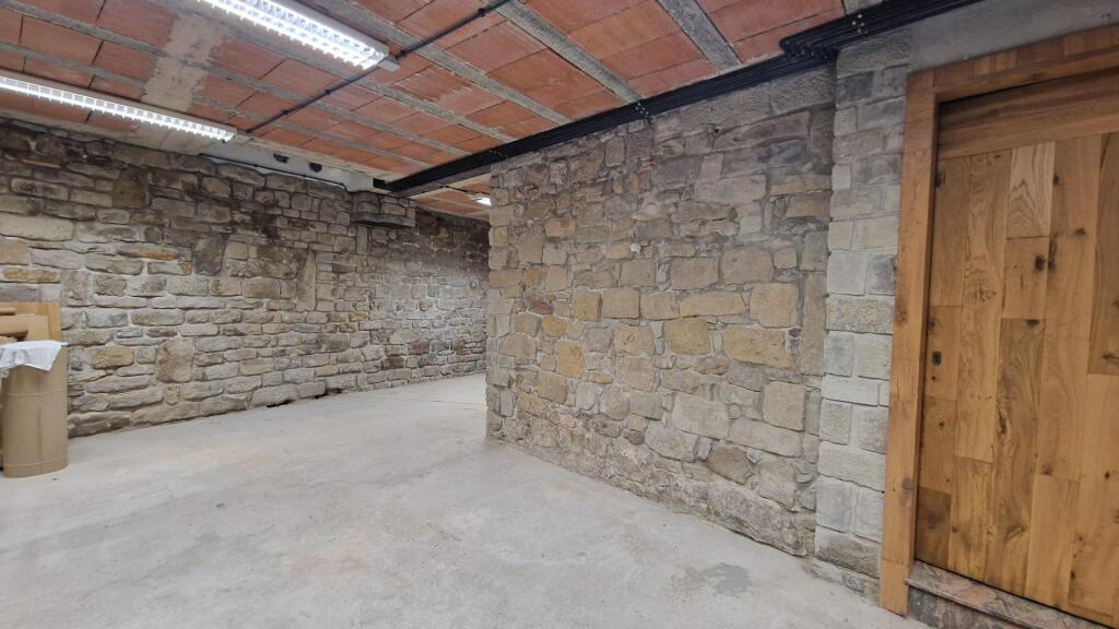 Imagen 2 de LOCAL COMERCIAL EN ALQUILER POR ZONA PLANA DE L'OM DE MANRESA