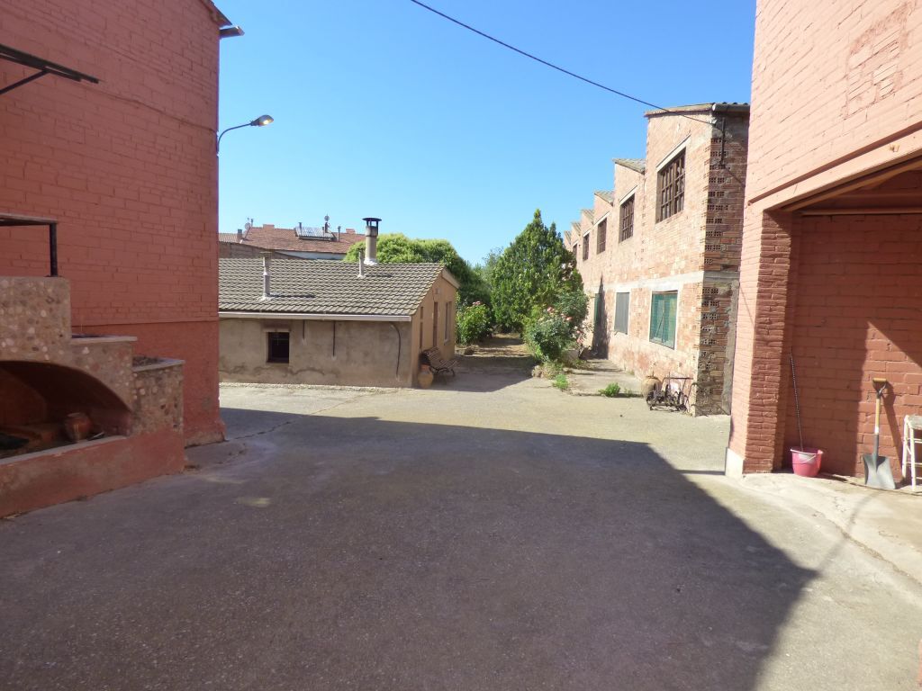Imagen 2 de ¡OPORTUNIDAD! SOLAR DE 4463 M2 EDIFICABLES EN VENTA EN EL CENTRO DE SANTPEDOR ¡IDEAL CONSTRUCTORES!