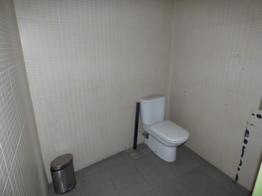 Imagen 3 de LOCAL COMERCIAL IDEAL PARA RESTAURACIÓN EN ALQUILER EN LA ZONA DE ÀNGEL GUIMERÀ DE MANRESA
