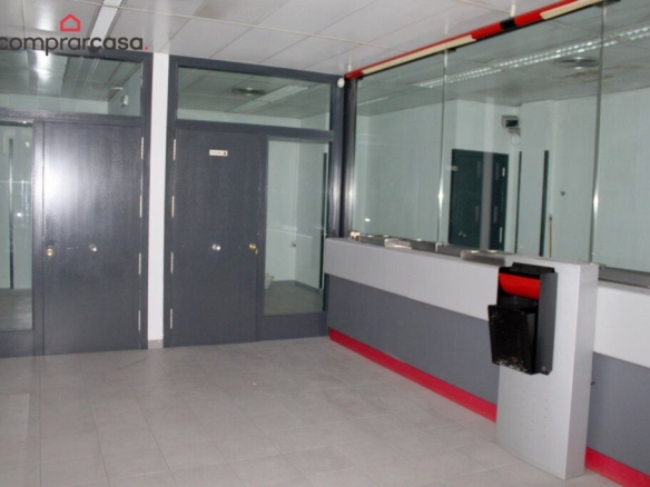 Imagen 3 de LOCAL COMERCIAL DE 250M2 EN EL CENTRO DE LLEIDA