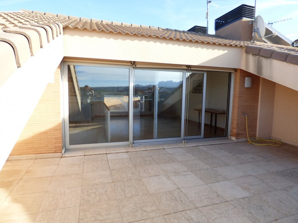 Imagen 2 de IMPRESIONANTE CASA CON ASCENSOR EN MANRESA IDEAL PARA FAMILIAS NUMEROSAS EN VENTA