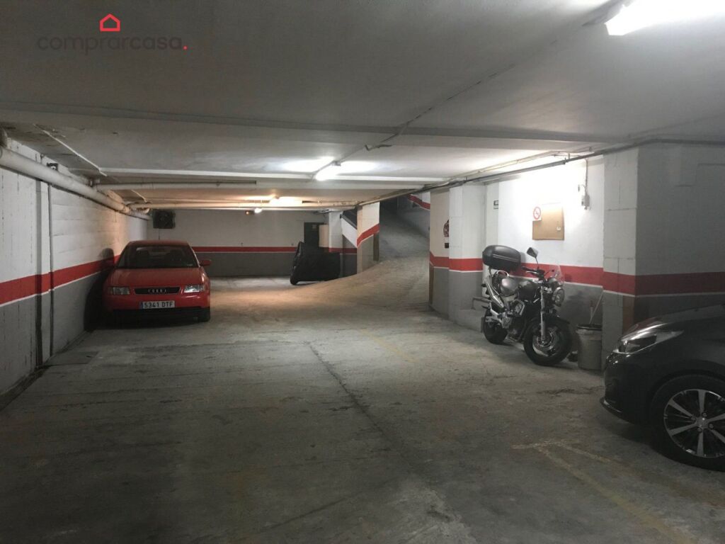 Imagen 4 de PLAZA DE PARKING PARA 2 MOTOS O COCHE PEQUEÑO EN ZONA RAMBLA FERRAN