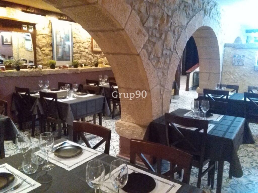 Imagen 2 de RESTAURANT Y VIVIENDA EN VENTA EN LES GARRIGUES (ELS OMELLONS)