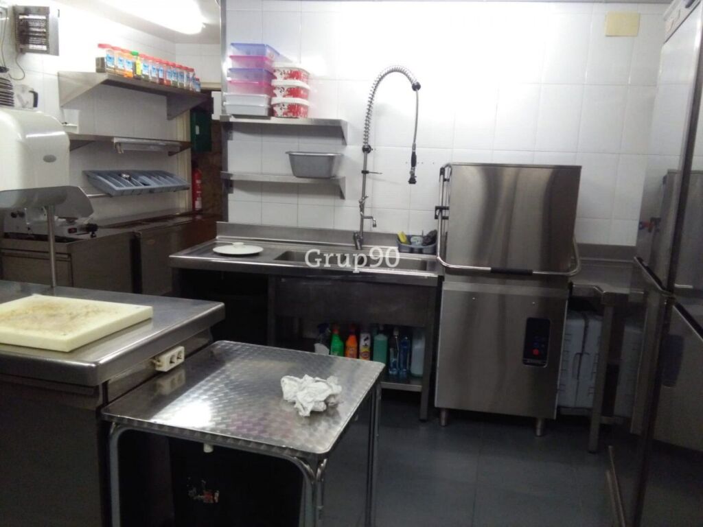 Imagen 3 de RESTAURANT Y VIVIENDA EN VENTA EN LES GARRIGUES (ELS OMELLONS)