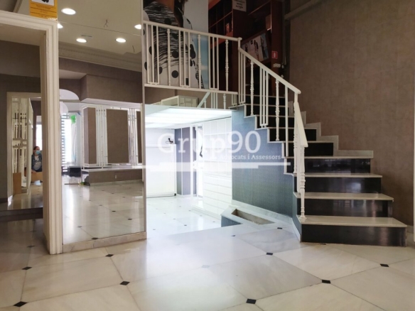 Imagen 4 de OPORTUNIDAD PARA TU NEGOCIO !! LOCAL EN EL EIX COMERCIAL