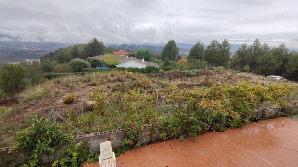 Imagen 2 de TERRENO SEMIPLANO EN VENTA EN LA URBANIZACIÓN DE RIVER PARK DEL PONT DE VILOMARA.