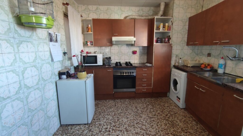 GARAJE Y LOCAL PARA REFORMAR A LA VENTA EN SANTPEDOR.