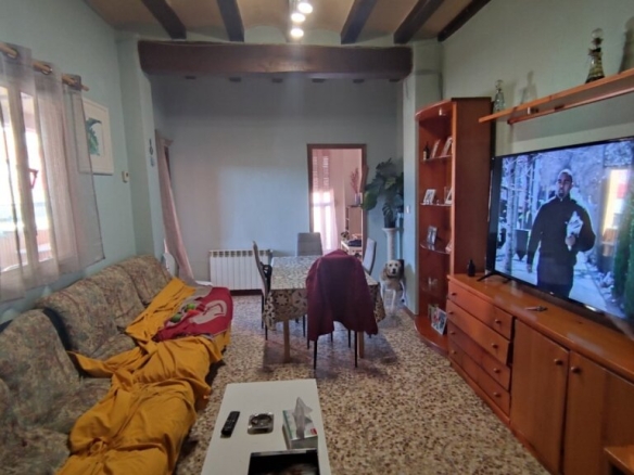 GARAJE Y LOCAL PARA REFORMAR A LA VENTA EN SANTPEDOR.