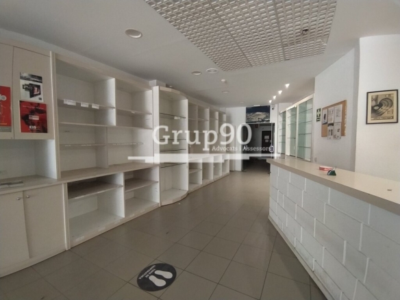 Imagen 2 de LOCAL A PIE DE CALLE EN RONDA-CARREFOUR