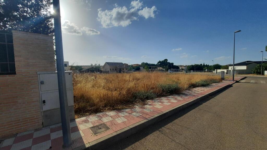 Imagen 2 de Parcela en venta en zona centro de Cobisa