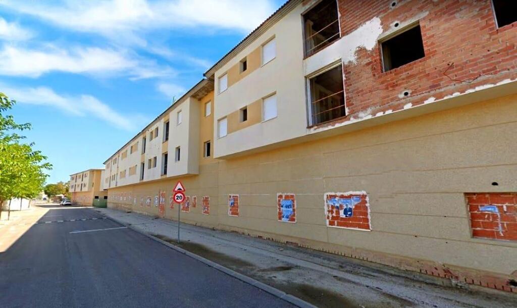 Imagen 2 de EDIFICO DE 81 VIVIENDAS y 5 LOCALES COMERCIALES EN MORA
