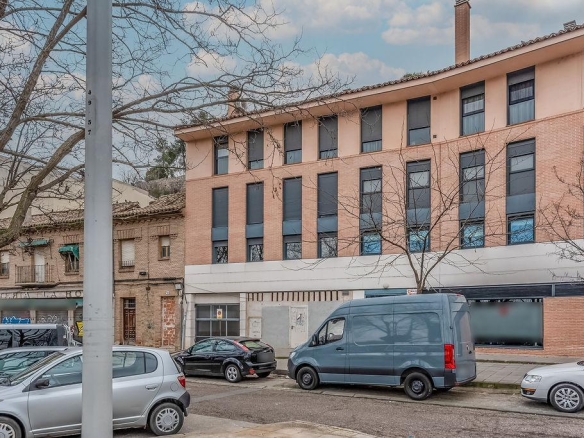 Imagen 2 de LOCAL EN BRUTO EN PASEO DE LA ROSA