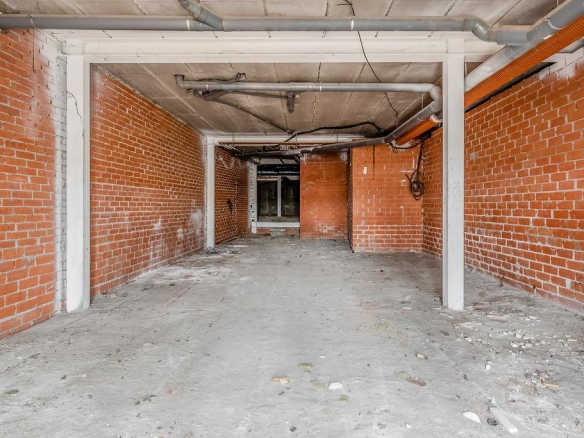 Imagen 4 de LOCAL EN BRUTO EN PASEO DE LA ROSA