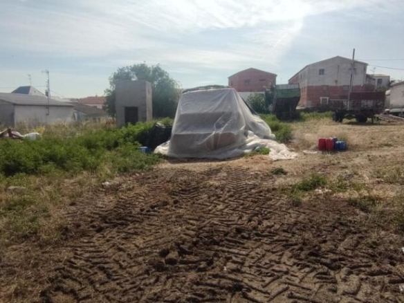 Imagen 3 de Suelo urbano de 2.696m² en Recas