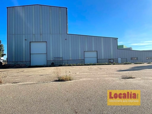 Imagen 2 de Gran nave con terreno en Aguilar de Campoo.