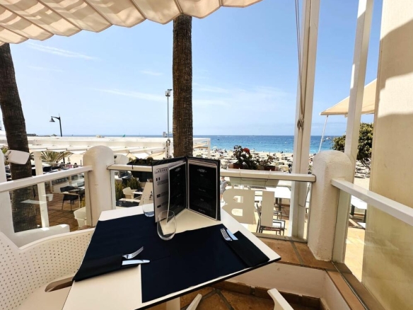 Imagen 2 de TRASPASO DE RESTAURANTE EN PRIMERA LINEA PLAYA DE LOS CRISTIANOS