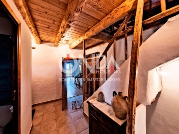 Imagen 4 de IMPRESIONANTE MASIA DE PATRIMONIO CULTURAL EN EL CENTRO DE ESTAVILL CON HUERTO ( VALL FOSCA)