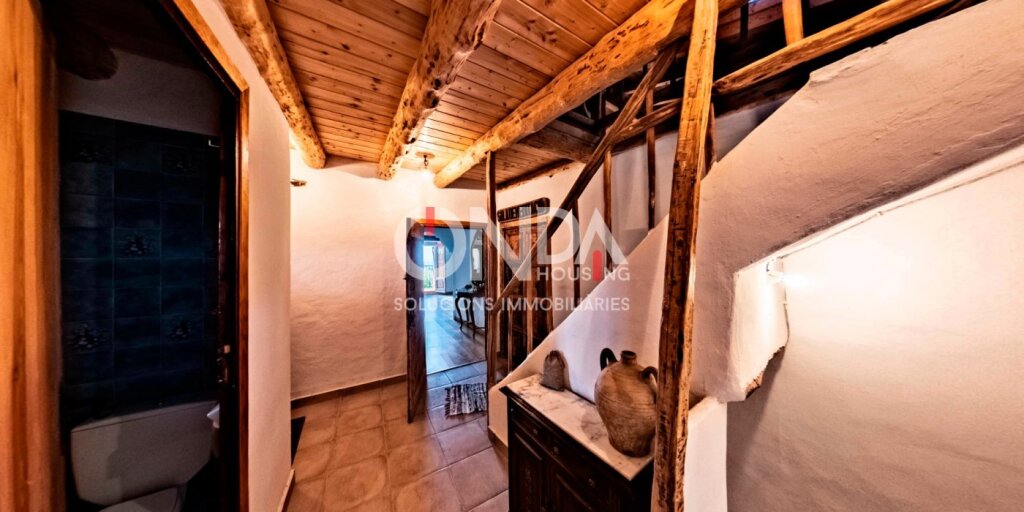 Imagen 4 de IMPRESIONANTE MASIA DE PATRIMONIO CULTURAL EN EL CENTRO DE ESTAVILL CON HUERTO ( VALL FOSCA)