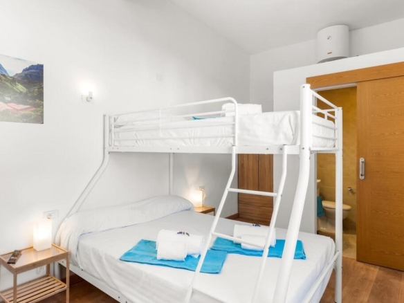 Imagen 2 de MAGNIFICA CASA VACACIONAL DE 12 HABITACIONES EN SANTIAGO DEL TEIDE