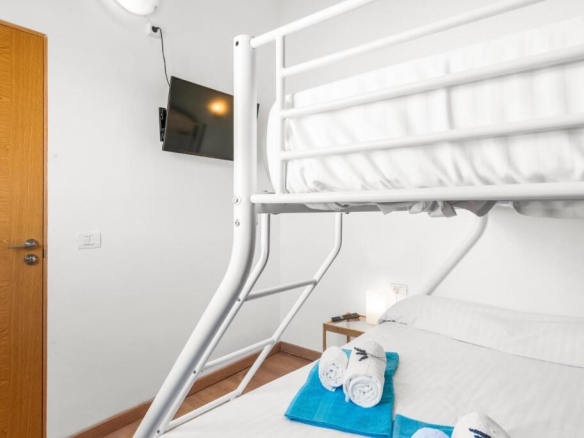 Imagen 3 de MAGNIFICA CASA VACACIONAL DE 12 HABITACIONES EN SANTIAGO DEL TEIDE