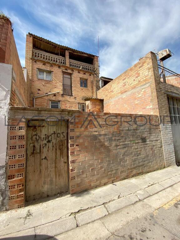 CASA EN EL CENTRO DE ALPICAT!!