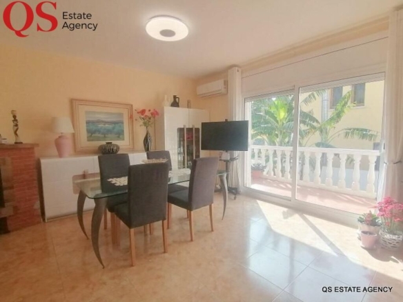 Imagen 1 de Casa con piscina y jardín en Cunit Residencial