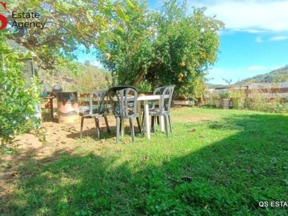 Imagen 2 de Casa con piscina y amplio jardin en urbanización Riu Clar