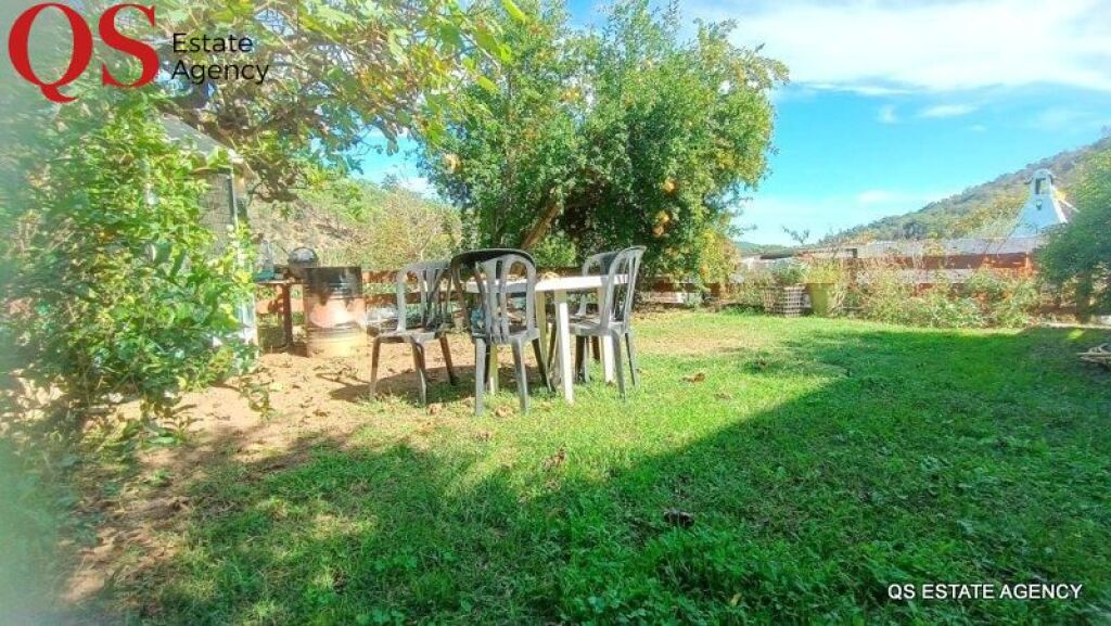 Imagen 2 de Casa con piscina y amplio jardin en urbanización Riu Clar