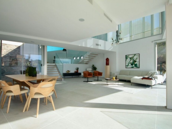 Imagen 2 de Fantástica casa de diseño en urbanización exclusiva junto  a campo de golf en Sitges