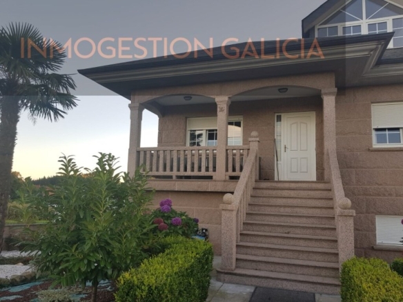 Imagen 4 de Casa-Chalet en Venta en Cerceda La Coruña