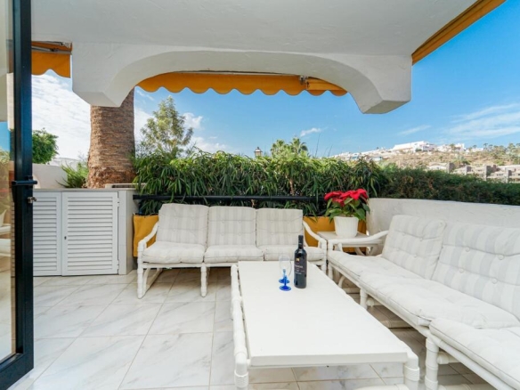 Imagen 2 de Apartamento exclusivo en el popular complejo Aquamarina: en primera línea de playa.