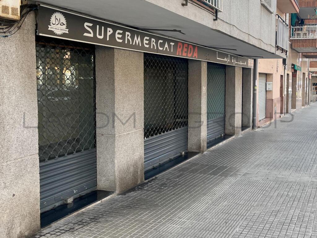 Imagen 2 de Local comercial al lado del Bus