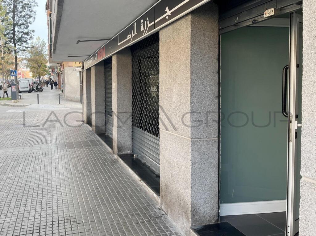 Imagen 3 de Local comercial al lado del Bus
