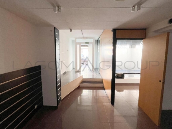 Imagen 4 de Local comercial al lado del Bus