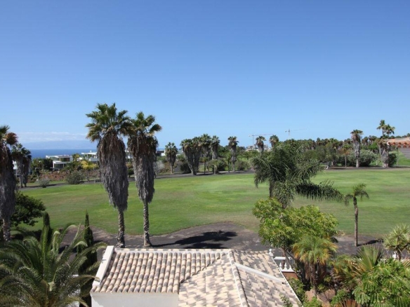Imagen 2 de Majestuosa villa de lujo en La Caleta con vistas al mar