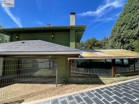 Imagen 4 de Chalet pareado en la zona mas comercial de la urbanización