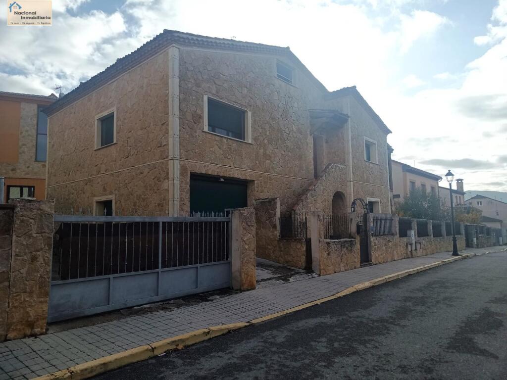 Imagen 2 de Chalet independiente con piscina cubierta y yacusi
