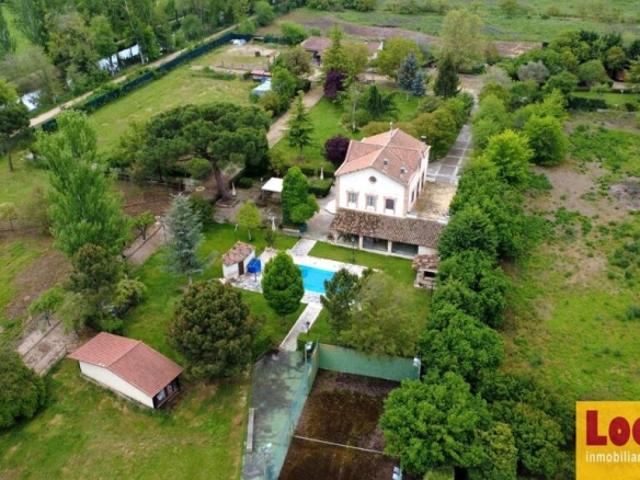 Imagen 1 de Casa con terreno vallado y piscina en Palencia