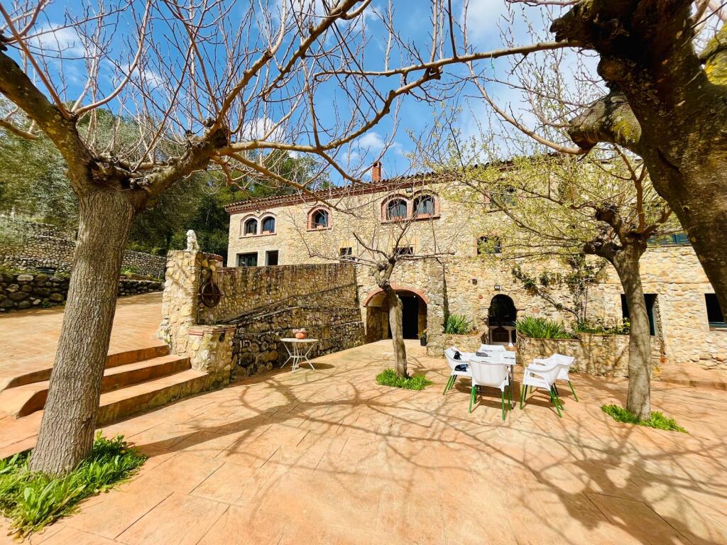 Imagen 4 de Casa de campo-Masía en Venta en Cistella Girona