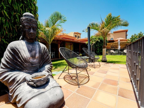 Imagen 2 de Villa exclusiva de 6 dormitorios ! Zona segura