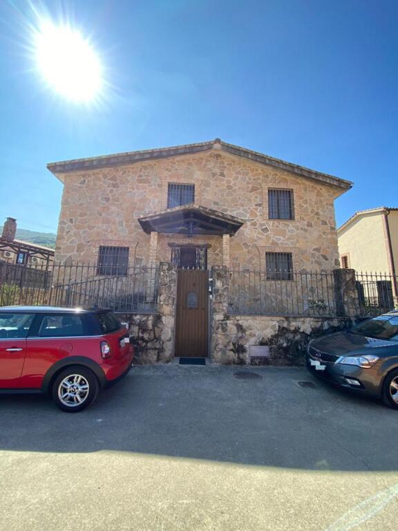 Imagen 2 de ESPECTACULAR CHALET CON PISCINA Y VISTAS EN EL CORAZÓN DEL VALLE DEL JERTE (CÁCERES)