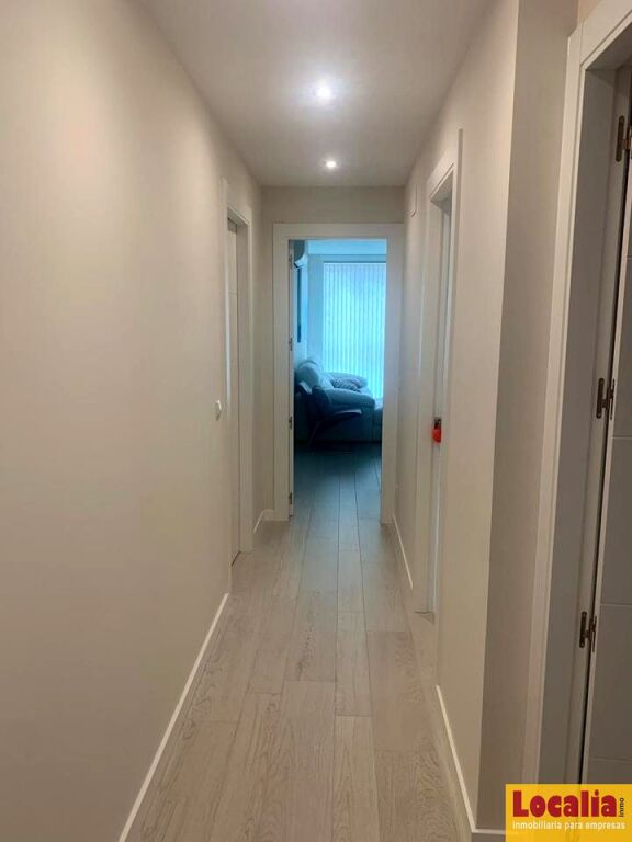 Imagen 4 de Piso moderno de 2 habitaciones con garaje doble