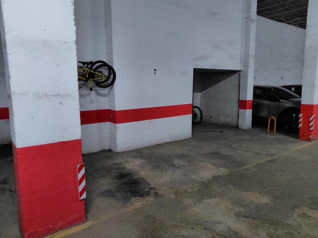 Imagen 2 de AMPLIA PLAZA DE GARAJE EN VALDEPASILLAS  EN BADAJOZ.