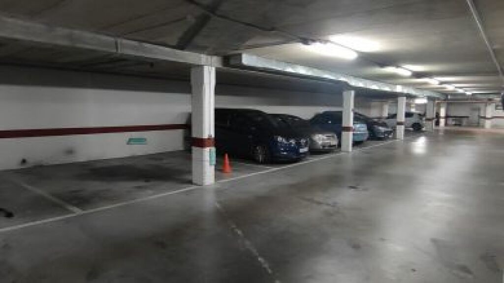Imagen 3 de Parking coche en Venta en Vitoria Álava