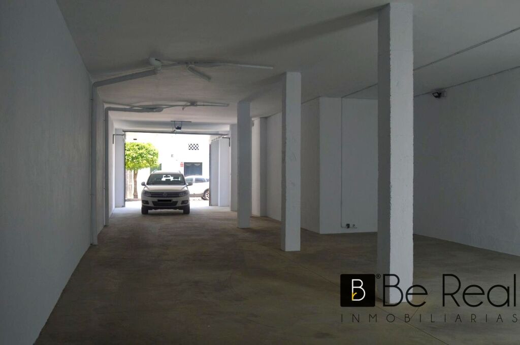 Imagen 2 de EDIFICIO COMPLETO EN VENTA EN EL CENTRO DE VILLANUEVA DE LA SERENA