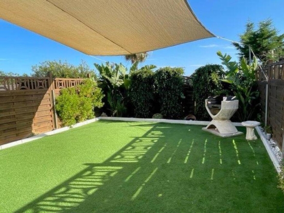 Imagen 1 de BONITA ADOSADA JUNTO A CAMPO DE GOLF Y CON VISTAS AL MAR