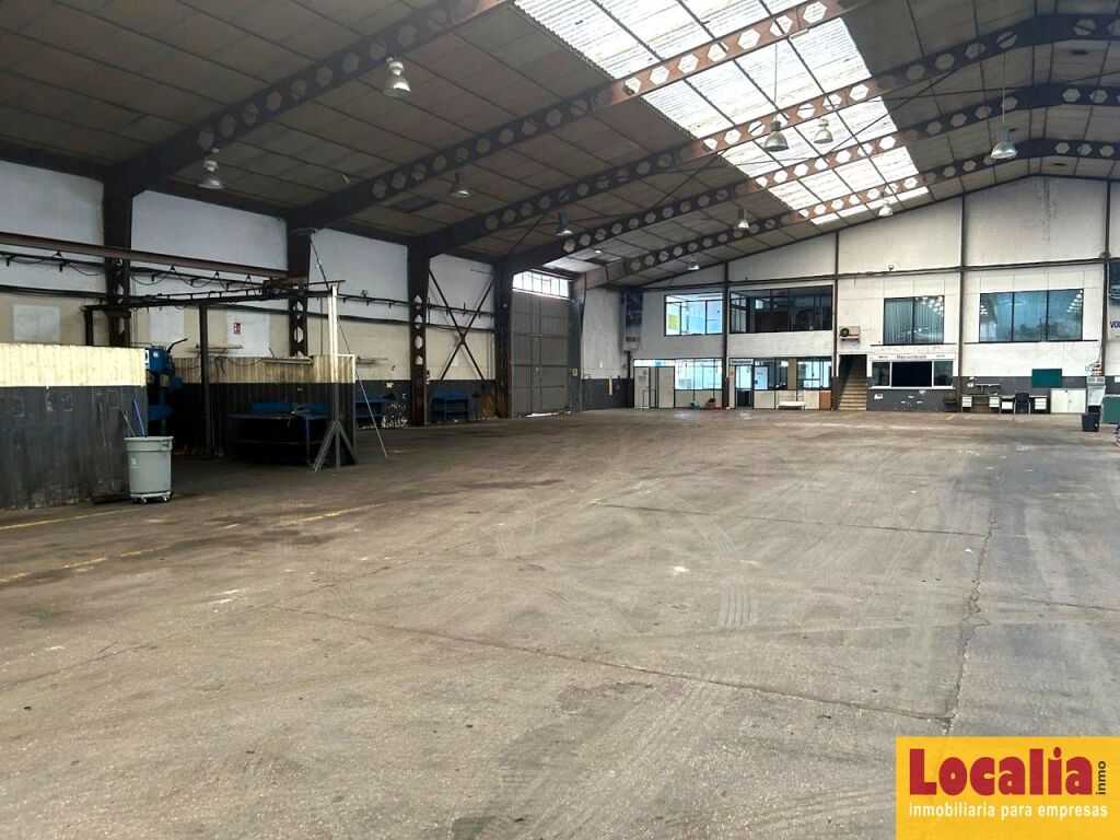 Imagen 2 de Nave de 3000 m² con campa y oficinas