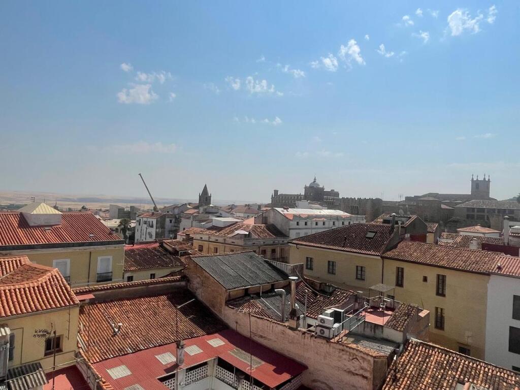 Imagen 2 de PISO CON VISTAS EN LA PLAZA DE LA CONCEPCIÓN DE CÁCERES