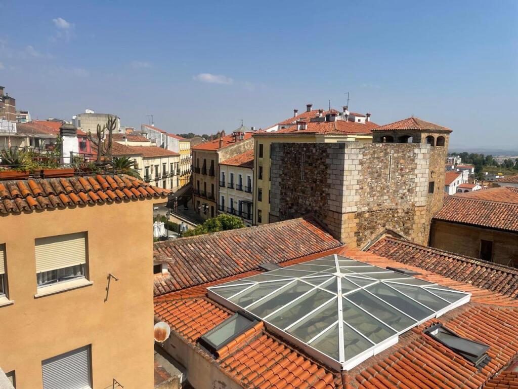 Imagen 3 de PISO CON VISTAS EN LA PLAZA DE LA CONCEPCIÓN DE CÁCERES